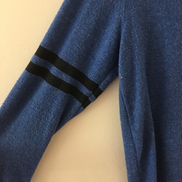 Wildfox | Essential Stripe V Neck Striped Pullover - Picture 5 of 8